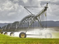 irrigation-equipment-crops-field